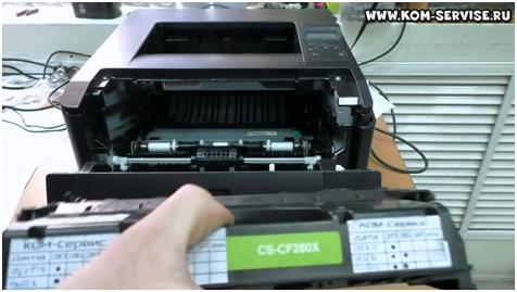 Как вытащить картридж из принтера HP LJ 400 / M401 / M425. Как вставить бумагу.